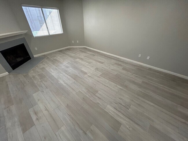 Building Photo - INVITING 2 BEDROOM TOP FLOOR CONDO IN A CE...