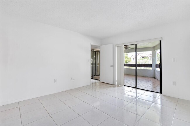 Building Photo - 9135 SW 125th Ave