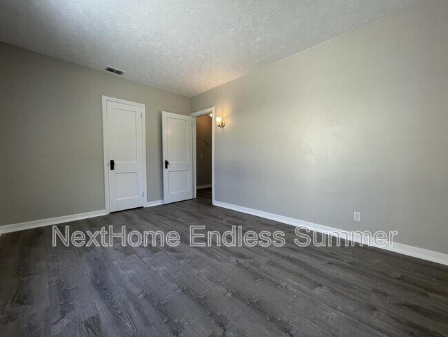 Building Photo - 2887 Lenox Ave
