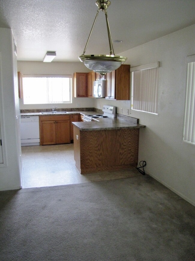 Building Photo - 2BR/2BA, 1024 sq.ft. condo in Sierra Vista, AZ