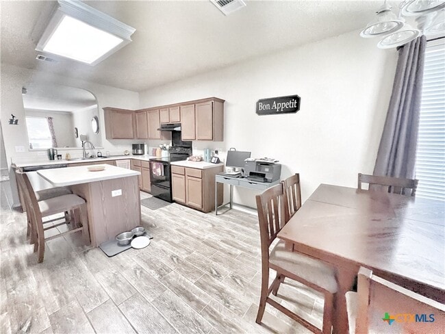 Building Photo - 2111 Dodge Dr