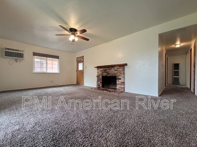 Building Photo - 625 Elizabeth St