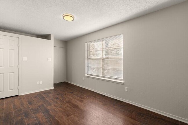 Building Photo - 2800 Vail Ave SE, Albuquerque, NM 87106, USA