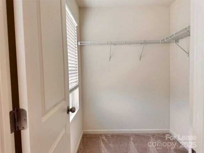 Building Photo - 5125 Saddleback Dr
