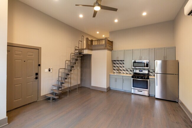 Building Photo - 2957 N Avers Ave