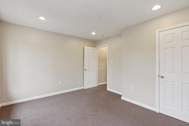 Building Photo - 104 Poplar St