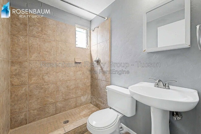 Building Photo - 2525 N Alvernon Way