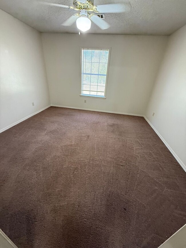 Building Photo - 2302 Brookhaven Dr