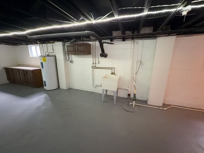 Building Photo - 8221 Sunburst Dr