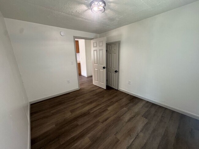 Building Photo - Updated 3BR Home on Half Acre in Kingsport, TN