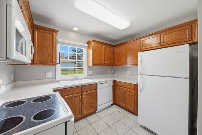 Building Photo - Hollar Duplex Conover