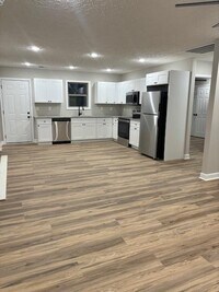 Building Photo - 1050 Moore St