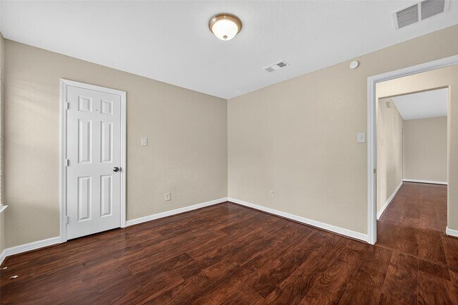 Building Photo - 9726 Angleside Ln