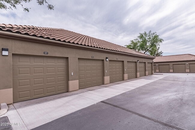 Building Photo - 7027 N Scottsdale Rd