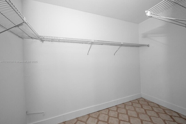 Building Photo - 1300 NE Miami Gardens Dr