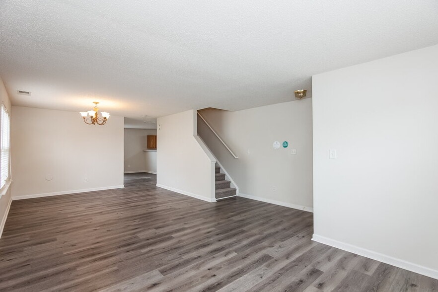 Building Photo - 10818 Glenluce Ave