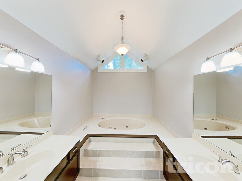 Building Photo - 1496 Oak Springs Dr