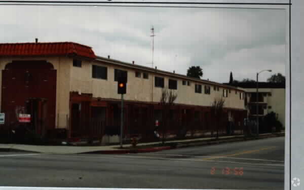 Building Photo - Roscoe Place