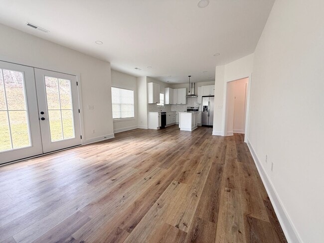 Building Photo - 3 Bedroom Home with 2 Car Garage and Resort Style Pool Access