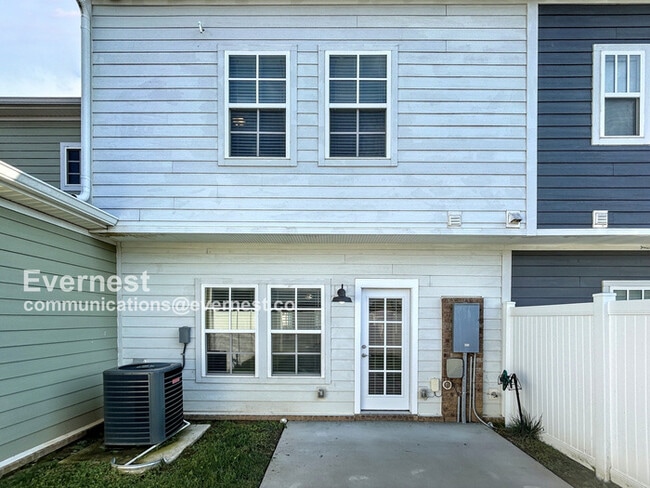 Building Photo - 821 Goswell Dr