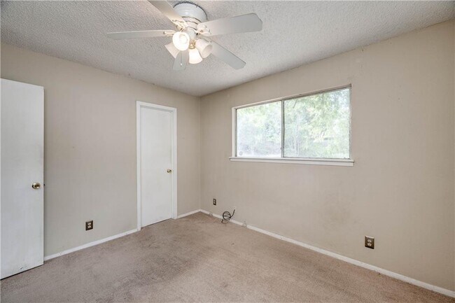 Building Photo - 1101 S Trace Dr