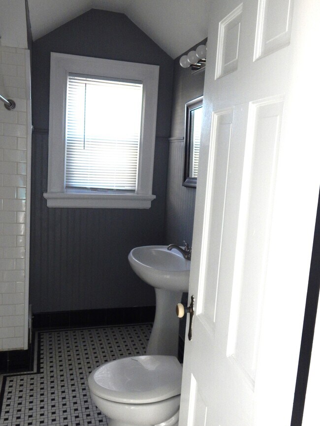2nd Floor Full Bath - 3127 N 55th St