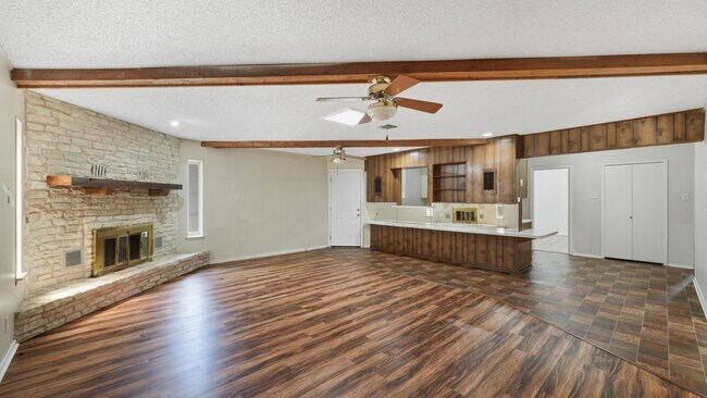 Building Photo - 140 Cloverleaf Dr