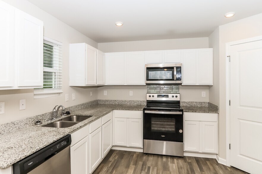 Building Photo - 1613 Pauli Dr