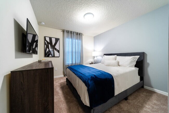 Building Photo - 2422 Dubai St