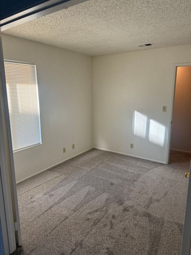 Building Photo - Charming 3-bedroom, 2-bathroom