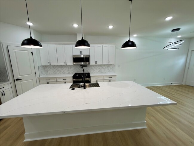 Building Photo - 1806 Benson St