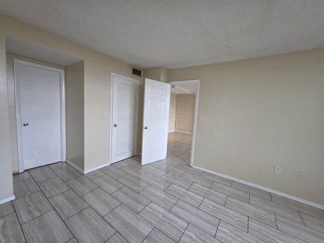 Building Photo - 15600 NW 7th Ave