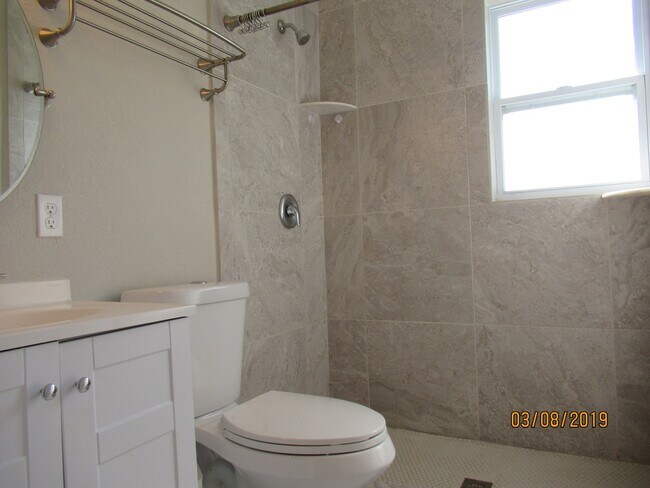 Building Photo - 3330 S Peninsula Dr