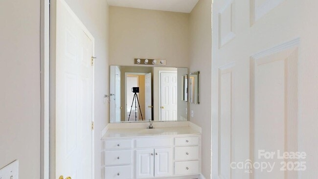 Building Photo - 785 Garden District Dr