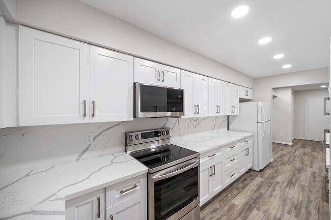 Building Photo - 357 N Post Oak Ln