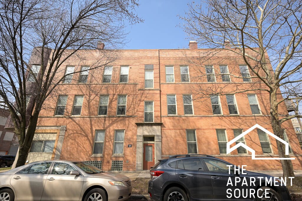 Building Photo - 2732 W Chicago Ave