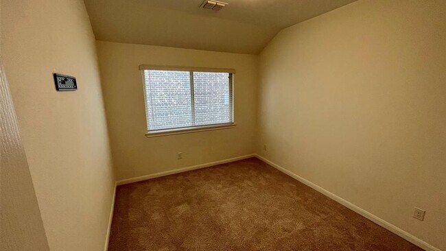 Building Photo - 1304 Rosebush Rd