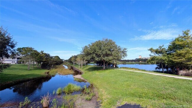 Building Photo - 1563 SE Royal Green Cir