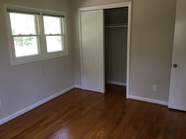 Building Photo - 1115 Westbriar Ct NE