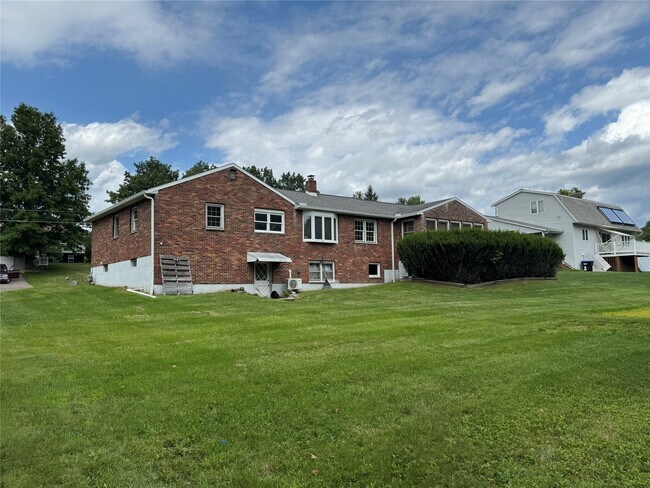 Building Photo - 11 Maiden Ln