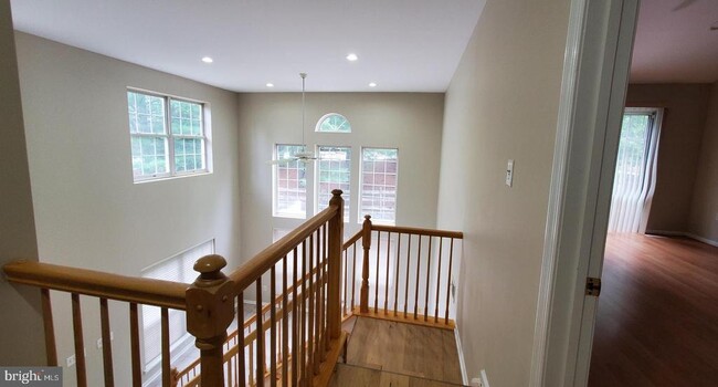 Building Photo - 101 Treymore Ct