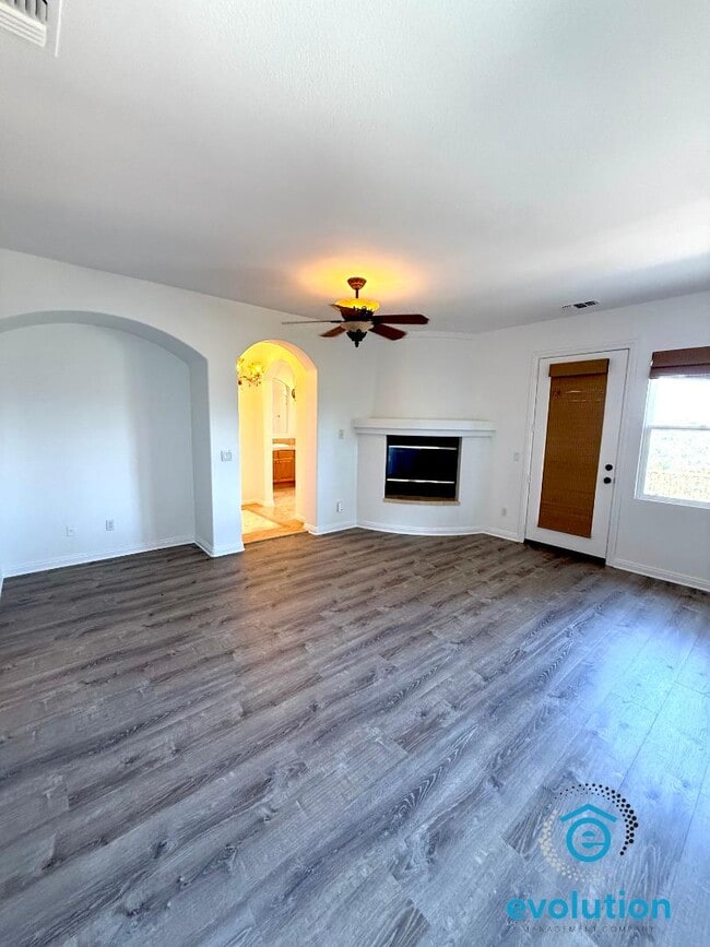 Building Photo - 2914 Carrillo Way