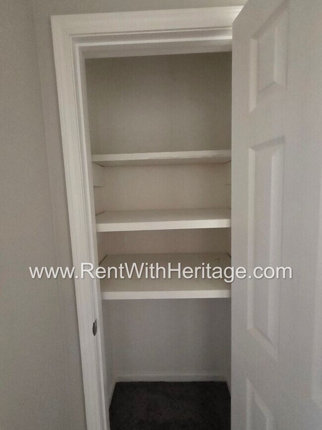 Building Photo - Georgous 3 Bedroom, 2 Bath home with lots of upgrades