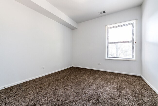 Building Photo - 7801 S Cornell Ave 1637-39 E 78th Chicago, IL 60649