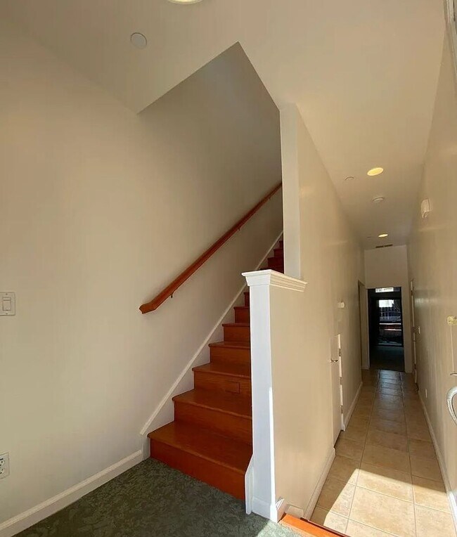 Building Photo - 2 Bedroom 2 Bathroom Home in West Sac