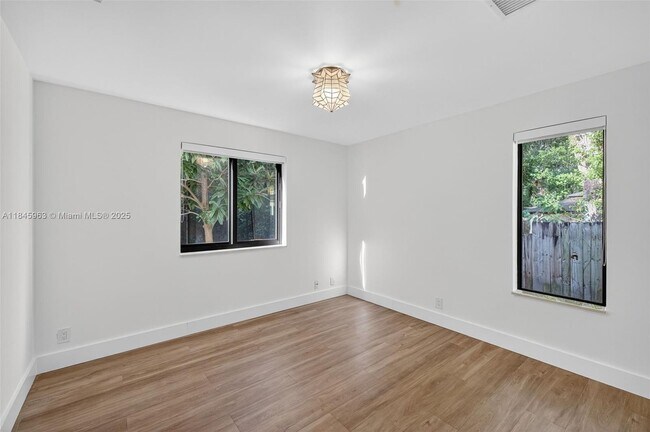 Building Photo - 1511 SW 30th Pl