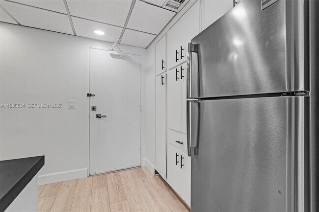 Building Photo - 3700 Galt Ocean Dr