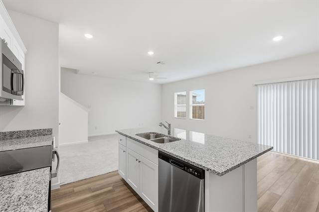 Building Photo - 2106 Mdw Pk Dr