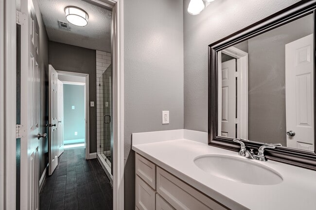 Building Photo - 8515 Holly Spring Ln