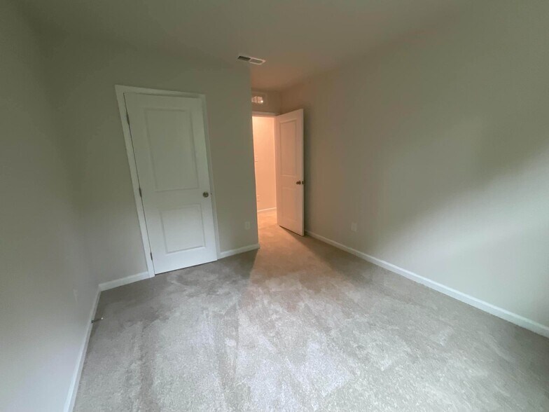 Building Photo - 75 Southwind Dr
